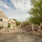 Dom wakacyjny Trulli Girasoli E Viole Cocolicchio