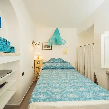 펜션 Trulli Girasoli E Viole Cocolicchio