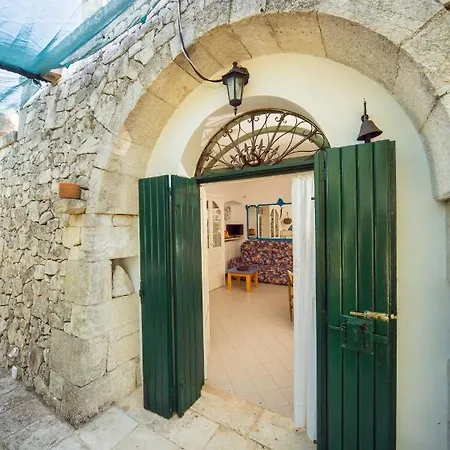 Trulli Girasoli E Viole Cocolicchio