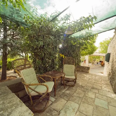 Holiday home Trulli Girasoli E Viole