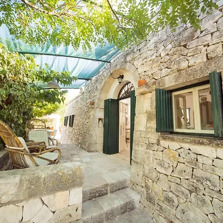 Dom wakacyjny Trulli Girasoli E Viole Cocolicchio