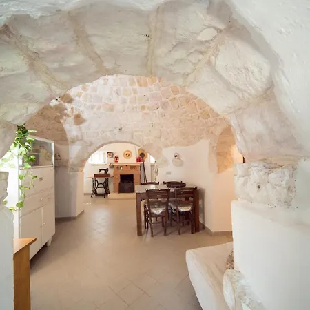 Holiday home Trulli Girasoli E Viole *