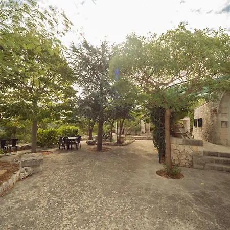 Holiday home Trulli Girasoli E Viole Cocolicchio