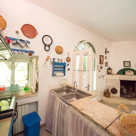 Holiday home Trulli Girasoli E Viole *