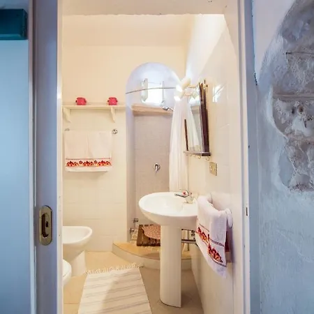 Holiday home Trulli Girasoli E Viole *