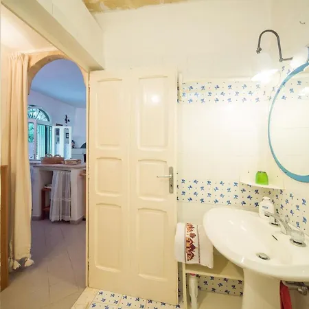 Holiday home Trulli Girasoli E Viole Cocolicchio