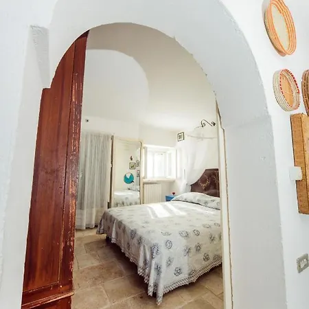 Holiday home Trulli Girasoli E Viole *