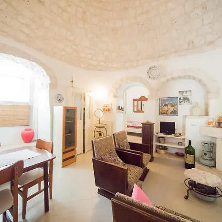 Holiday home Trulli Girasoli E Viole *