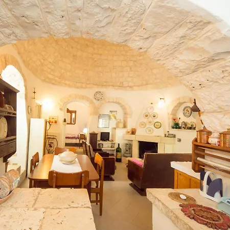 Holiday home Trulli Girasoli E Viole *
